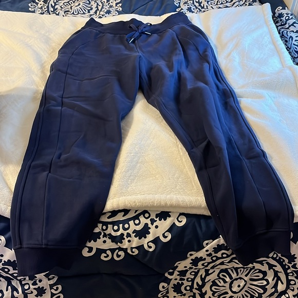 Lululemon Scuba Joggers - Picture 2 of 6